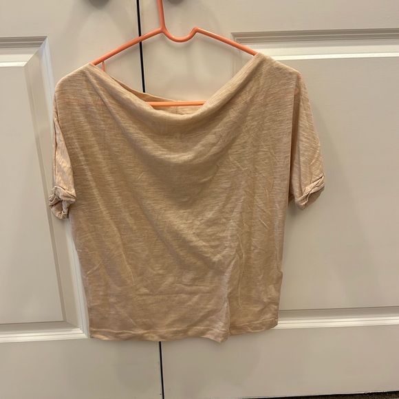 Light tan tee shirt BRAND NEW WITH TAGS - Picture 1 of 3